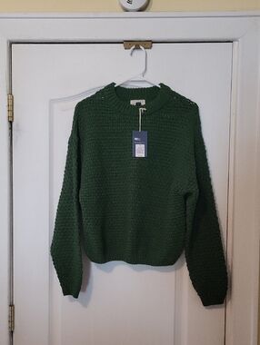 NWT Medium Universal Thread Sweater